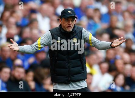 LONDON, ENGLAND - 17. APRIL: Chelsea-Manager Thomas Tuchel beim Halbfinale des FA Cup zwischen Crystal Palace und Chelsea im Wembley Stadium nicht zufrieden , Stockfoto