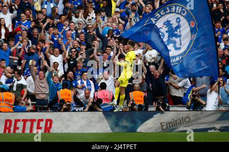 LONDON, ENGLAND - 17. APRIL: Chelsea's Mason Mount feiert sein Tor während des FA Cup Halbfinales zwischen Crystal Palace und Chelsea im Wembley Stadium , Stockfoto