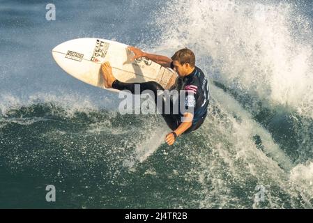 BELLS BEACH, AUS 16. APRIL 2022: John Florence aus Hawaii startet beim WSL Rip Curl Pro Bells Beach. Stockfoto