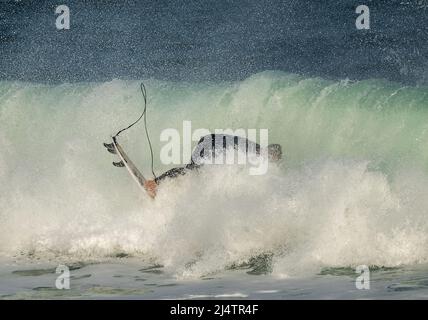 BELLS BEACH, AUS 16. APRIL 2022: John Florence aus Hawaii startet beim WSL Rip Curl Pro Bells Beach. Stockfoto