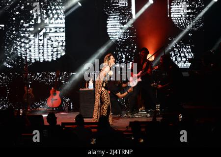 Hollywood, USA. 16. April 2022. HOLLYWOOD, FLORIDA - 16. APRIL: Alejandra Guzman tritt während der Perrisimas Tour im Hard Rock Live im Seminole Hard Rock Hotel & Casino am 16. April 2022 in Hollywood, Florida, auf. (Foto von JL/Sipa USA) Quelle: SIPA USA/Alamy Live News Stockfoto