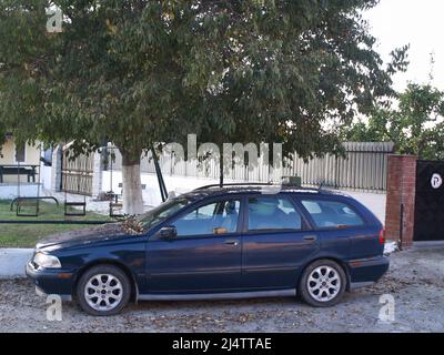 Alter Volvo V40 Esate Auto noch im Einsatz in Korfu Griechenland Stockfoto