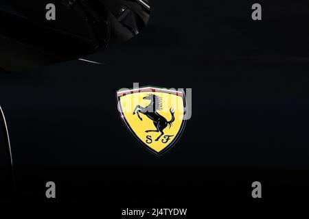 Das Ferrari-Pferdewappen-Emblem Stockfoto