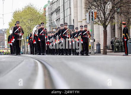 Dublin, Irland. 17. April 2022. Der 106.. Jahrestag des Osteraufstands wurde im GPO in der Connell Street in Dublin begangen.an der Gedenkfeier am Ostersonntag nahmen Präsident Michael D. Higgins und seine Frau Sabina, Taoiseach Miche·l Martin und Verteidigungsminister Simon Coveney Teil. Mitglieder der irischen Streitkräfte waren anwesend, und ein hochrangiges Mitglied las die Proklamation von 1916. (Foto von Paul Reardon/SOPA Images/Sipa USA) Quelle: SIPA USA/Alamy Live News Stockfoto