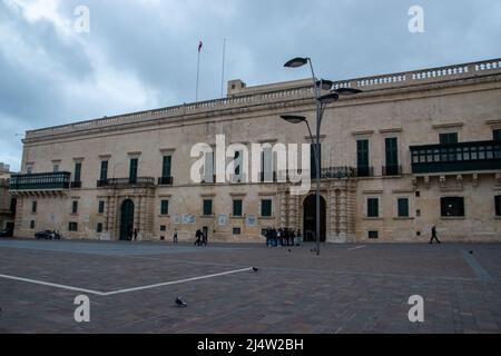 Der Großmeisterpalast, offiziell bekannt als der Palast ), ist ein Palast in Valletta, Malta. Es wurde zwischen dem 16.. Und 18.. Jahrhundert als pa erbaut Stockfoto