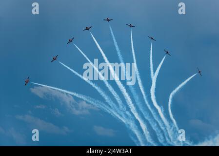 Moose Jaw, Saskatchewan, Kanada - 7. Juli 2019: Royal Canadian Air Force Snowbirds treten auf der Saskatchewan Airshow auf Stockfoto