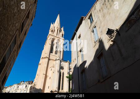 Glockenturm von Église Sainte Anne in Montpellier. 19. Jahrhundert. Gothic Revival / Neo-Gothic Style. 71 Meter hoch. Montpellier. Hérault Dep. „Uzgitanien“. Stockfoto