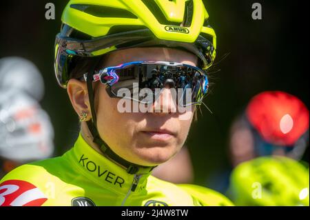 Bingoal-WB Ladies während des Grand Prix der Frauen von Chambery 2022, des Radrennens des französischen Elite-Cups der Frauen am 17. April 2022 in Chambéry-le-Vieux, Frankreich - Foto Florian Frison / DPPI Stockfoto