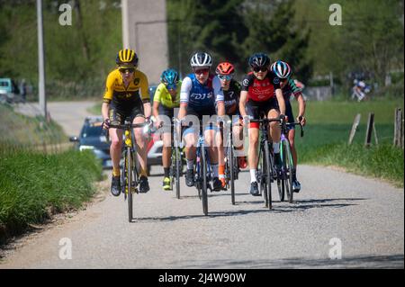 WIEL Jade FDJ Nouvelle-Aquitaine Futuroscope und GRINCZER Natalie Stade Rochelais Charente-Maritime und FISHER Annabel Chambéry Cyclisme Compétion während des Grand Prix der Frauen von Chambery 2022, des französischen Elite-Cup-Radrennens der Frauen am 17. April 2022 in Chambéry-le-Vieux, Frankreich - Foto Florian Frison / DPPI Stockfoto