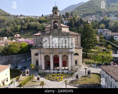 Drohnenansicht der Kirche von Mendrisio in der Schweiz Stockfoto