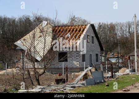 Nicht exklusiv: TSCHERNIW, UKRAINE - 15. APRIL 2022 - die Folgen der Bombardierungen durch russische Truppen sind in Tscherniw, im Norden der Ukraine, zu sehen. Stockfoto