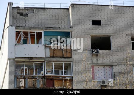 Nicht exklusiv: TSCHERNIW, UKRAINE - 15. APRIL 2022 - die Folgen der Bombardierungen durch russische Truppen sind in Tscherniw, im Norden der Ukraine, zu sehen. Stockfoto