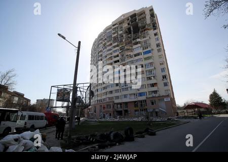 Nicht exklusiv: TSCHERNIW, UKRAINE - 15. APRIL 2022 - die Folgen der Bombardierungen durch russische Truppen sind in Tscherniw, im Norden der Ukraine, zu sehen. Stockfoto