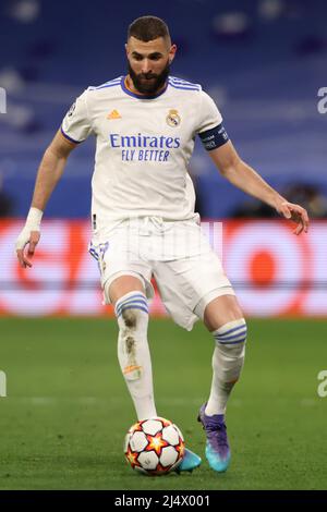 Madrid, Spanien, 12.. April 2022. Karim Benzema von Real Madrid während des UEFA Champions League-Spiels im Bernabeu, Madrid. Bildnachweis sollte lauten: Jonathan Moscrop / Sportimage Stockfoto