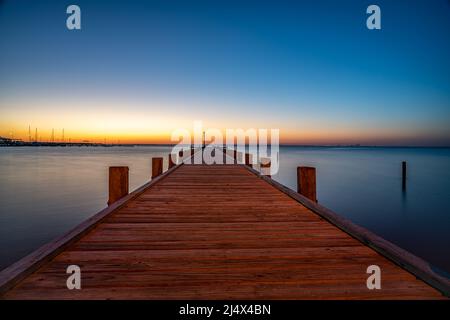 Eine wunderschöne Aussicht auf den Sonnenuntergang in Fairhope, AL USA Stockfoto