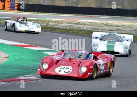 Scarperia, 3. April 2022: Ferrari 312 P Jahr 1969 ex Pedro Rodriguez im Einsatz während des Mugello Classic 2022 auf dem Kurs von Mugello in Italien. Stockfoto