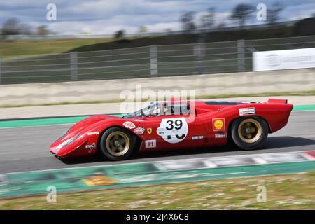 Scarperia, 3. April 2022: Ferrari 312 P Jahr 1969 ex Pedro Rodriguez im Einsatz während des Mugello Classic 2022 auf dem Kurs von Mugello in Italien. Stockfoto