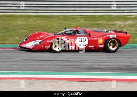 Scarperia, 3. April 2022: Ferrari 312 P Jahr 1969 ex Pedro Rodriguez im Einsatz während des Mugello Classic 2022 auf dem Kurs von Mugello in Italien. Stockfoto