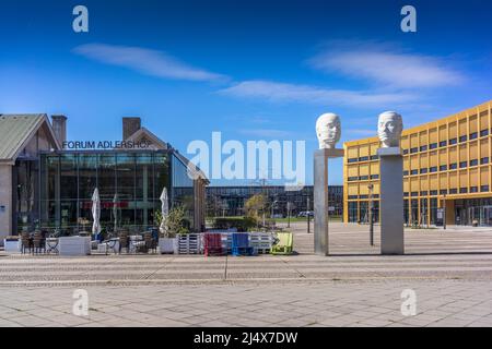 Blick über das Forum Adlershof auf dem Campus Adlershof der Humboldt-Universität in Berlin, Deutschland, Europa Stockfoto