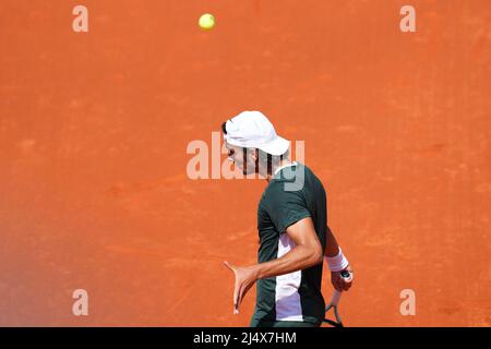 Barcelona, Spanien. 18. April 2022. Lorenzo Musetti während des Spiels der Barcelona Open Banc Sabadell spielte die Conde de Godó Trophy am 18. April 2022 im Real Club de Tenis Barccelona in Barcelona, Spanien. (Foto von Bagu Blanco/ PRESSINPHOTOt) Quelle: PRESSINPHOTO SPORTS AGENCY/Alamy Live News Stockfoto