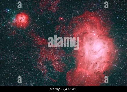 Trifid-Nebel (M20) und Lagunennebel (M8) Stockfoto