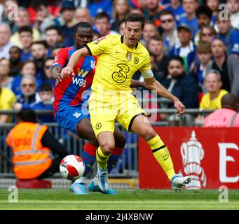 LONDON, ENGLAND - 17. APRIL: Chelsea's Cesar Azpilicueta während des FA Cup Halbfinales zwischen Crystal Palace und Chelsea im Wembley Stadium, London, UK 17 Stockfoto