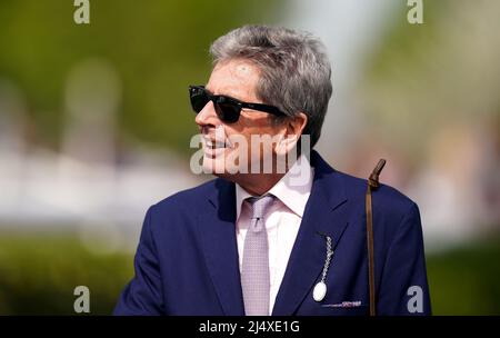 Bloodstock und Racing Advisor von Queen Elizabeth II, John Warren auf der Kempton Park Racecourse, Surrey. Bilddatum: Montag, 18. April 2022. Stockfoto