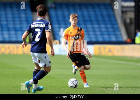 London, Großbritannien. 18. April 2022. Keane Lewis-Potter #11 von Hull City dribbert mit dem Ball. In London, Vereinigtes Königreich am 4/18/2022. (Foto von Carlton Myrie/News Images/Sipa USA) Quelle: SIPA USA/Alamy Live News Stockfoto