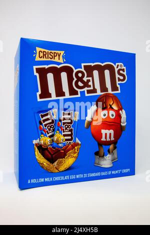 M&M's Crispy Chocolate Large Easter Egg Stockfoto