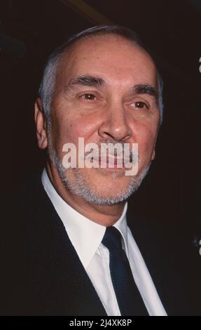 Frank Langella nimmt am 19. Mai 2002 an den jährlichen Drama Desk Awards 47. in der Konzerthalle der Fiorello H. LaGuardia High School of Music and Performing Arts im Lincoln Center in New York City Teil. Foto: Henry McGee/MediaPunch Stockfoto