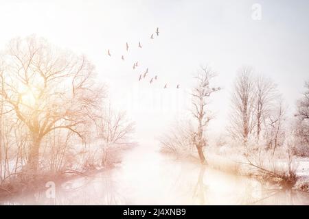 FOTOKUNST: Winterzeit am Fluss Loisach beim Einstieg in den Kochelsee, Oberbayern, Deutschland Stockfoto