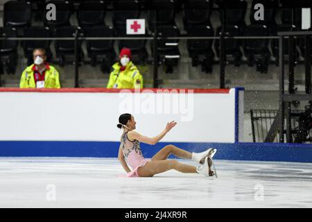 Justine MICLETTE (CAN), während des Freilaufens der Frauen, bei den ISU-Junioren-Eiskunstlauf-Weltmeisterschaften 2022, in der Tondiraba Ice Hall, am 17. April 2022 in Tallinn, Estland. Quelle: Raniero Corbelletti/AFLO/Alamy Live News Stockfoto