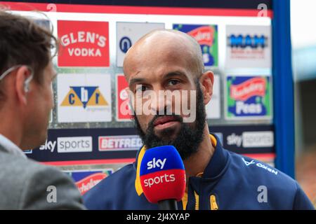 Jamie Jones-Buchanan Interim Head Coach von Leeds Rhinos spricht nach dem Spiel mit den Medien Stockfoto