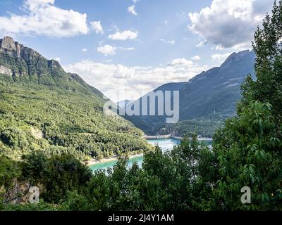 Staudamm in Tramacastilla de Tena, Seen Stockfoto