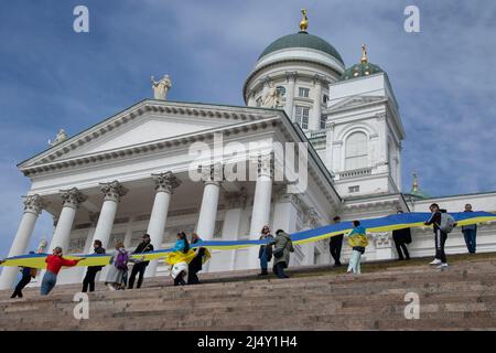 Demonstration gegen Russland-begonnenen Krieg in der Ukraine, gehalten in Helsinki, Finnlandnews Stockfoto