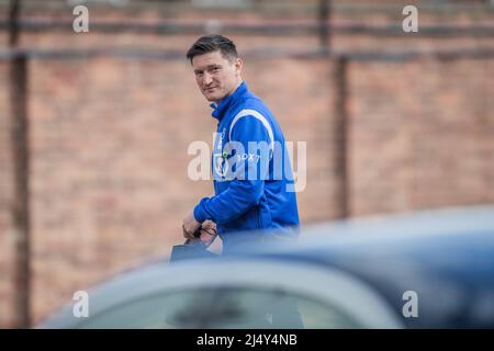 Nottingham, Großbritannien. 18. April 2022. Joe Lolleys 23 #Nottingham Forest trifft am 4/18/2022 auf dem Stadtgelände in Nottingham, Großbritannien, ein. (Foto von Ritchie Sumpter/News Images/Sipa USA) Quelle: SIPA USA/Alamy Live News Stockfoto