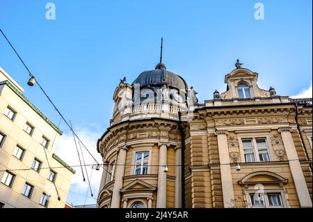 Postgebäude von Ljubljana, Slowenien an einem sonnigen Tag. Stockfoto