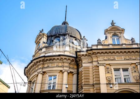 Postgebäude von Ljubljana, Slowenien an einem sonnigen Tag. Stockfoto