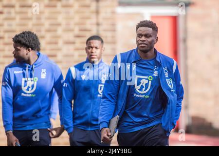 Nottingham, Großbritannien. 18. April 2022. Brice Samba #30 aus Nottingham Forest erreicht am 4/18/2022 den Stadtplatz in Nottingham, Großbritannien. (Foto von Ritchie Sumpter/News Images/Sipa USA) Quelle: SIPA USA/Alamy Live News Stockfoto
