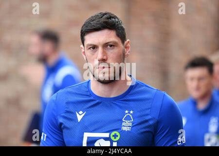 NOTTINGHAM, GROSSBRITANNIEN. APR 18. Scott McKenna aus Nottingham Forest während des Sky Bet Championship-Spiels zwischen Nottingham Forest und West Bromwich Albion am 18.. April 2022 auf dem City Ground in Nottingham. (Kredit: Jon Hobley | MI News) Kredit: MI Nachrichten & Sport /Alamy Live News Stockfoto