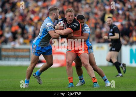 Castleford, Großbritannien. 18. April 2022. Joe Westerman (13) von Castleford Tigers in Aktion während des Spiels in Castleford, Vereinigtes Königreich am 4/18/2022. (Foto von James Heaton/News Images/Sipa USA) Quelle: SIPA USA/Alamy Live News Stockfoto