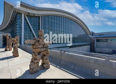 Toronto, Kanada, 27. März 2021: Abflug- und Ankunftsterminals Internationaler Flughafen Toronto Pearson YYZ Stockfoto