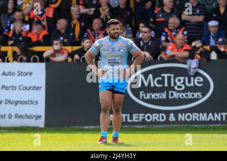 Castleford, Großbritannien. 18. April 2022. Rhyse Martin (12) von Leeds Rhinos während des Spiels in Castleford, Vereinigtes Königreich am 4/18/2022. (Foto von James Heaton/News Images/Sipa USA) Quelle: SIPA USA/Alamy Live News Stockfoto