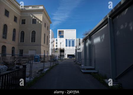 Berlin, Deutschland. 18. April 2022. Das Collegium Hungaricum Berlin (CHB) fördert als Kulturreferat der Ungarischen Botschaft in Berlin und als Teil des Netzwerks ungarischer Kulturinstitute weltweit den kulturellen und akademischen Austausch zwischen Ungarn und Deutschland. (Bild: © Michael Kuenne/PRESSCOV über ZUMA Press Wire) Stockfoto