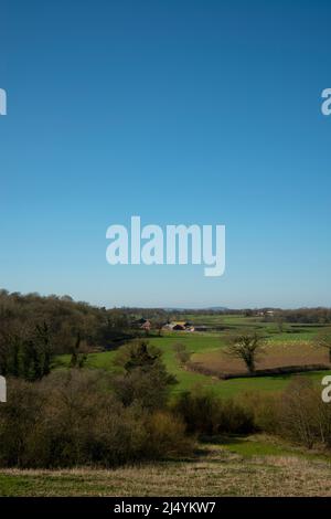 Blick auf das Cheshire-Dorf Church Minshull vom Middlewich-Zweig des Shropshire Union-Kanals, NW UK Stockfoto