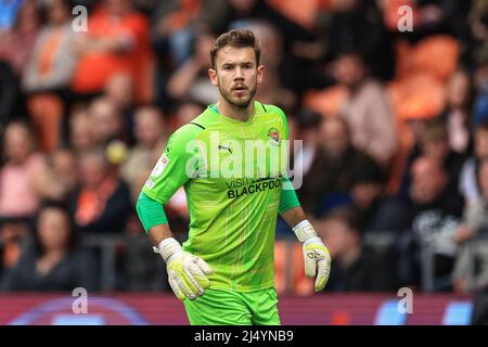 Blackpool, Großbritannien. 18. April 2022. Chris Maxwell #1 von Blackpool während des Spiels in Blackpool, Großbritannien am 4/18/2022. (Foto von Mark Cosgrove/News Images/Sipa USA) Quelle: SIPA USA/Alamy Live News Stockfoto