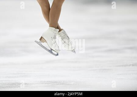 Noelle STREULI (POL), während des Freilaufens der Frauen, bei den ISU-Junioren-Eiskunstlauf-Weltmeisterschaften 2022, in der Tondiraba Ice Hall, am 17. April 2022 in Tallinn, Estland. Quelle: Raniero Corbelletti/AFLO/Alamy Live News Stockfoto