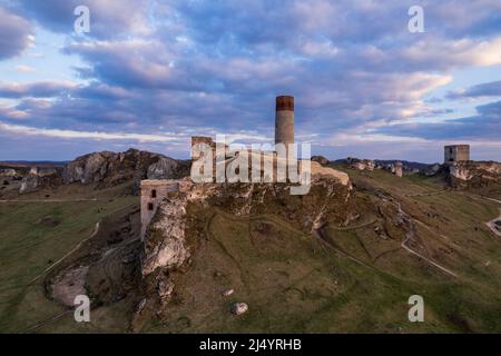 Luftaufnahme der Burgruine in Olsztyn in Polen Stockfoto