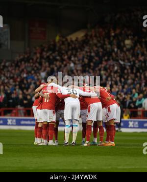 Nottingham, Großbritannien. 18. April 2022. Waldteam beim EFL Champioinship-Spiel zwischen Nottingham Forest und West Bromwich Albion auf dem City Ground in Nottingham, England Paul Bonser/SPP Credit: SPP Sport Press Photo. /Alamy Live News Stockfoto