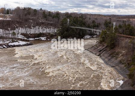 Im Frühling der Park des Chaudiere Flusses in Levis Stockfoto